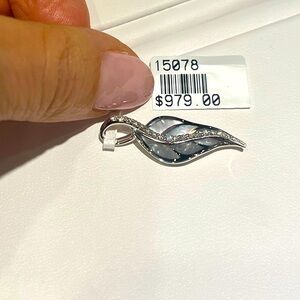 Na Hoku Maile Leaf Pendant 14K white gold